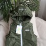 Ciepła pikowana kamizelka z kapturem i elementami odblaskowymi „Khaki” (Plamka PL)